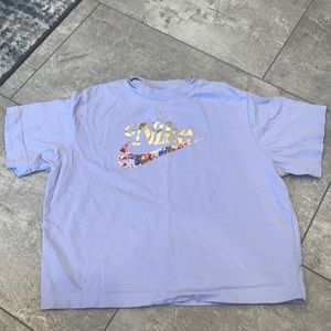 Girls Nike short sleeve tee size M